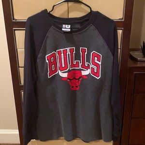 NBA Chicago Bulls long sleeve with logo in front